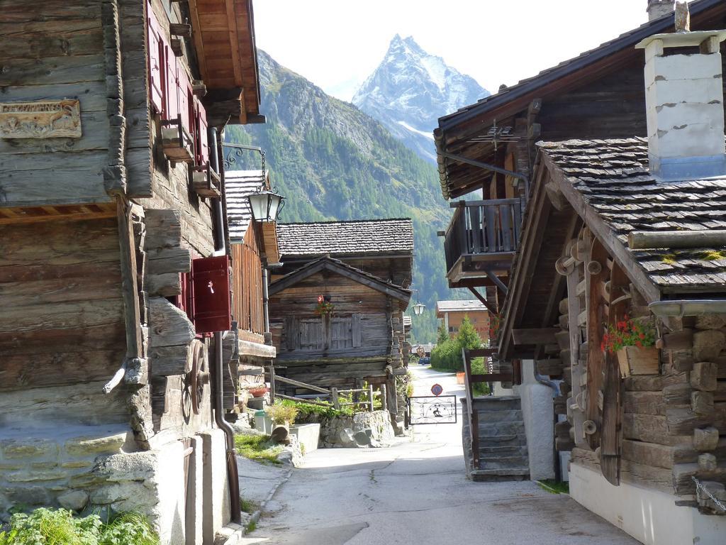 Chalet Des Alpes Bed & Breakfast Crans-Montana Exterior photo